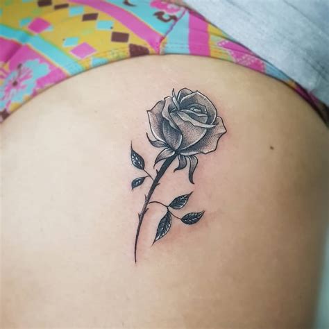 tattoo de flor na bunda|Tatuagem no bumbum: 85 ideias sensuais e originais